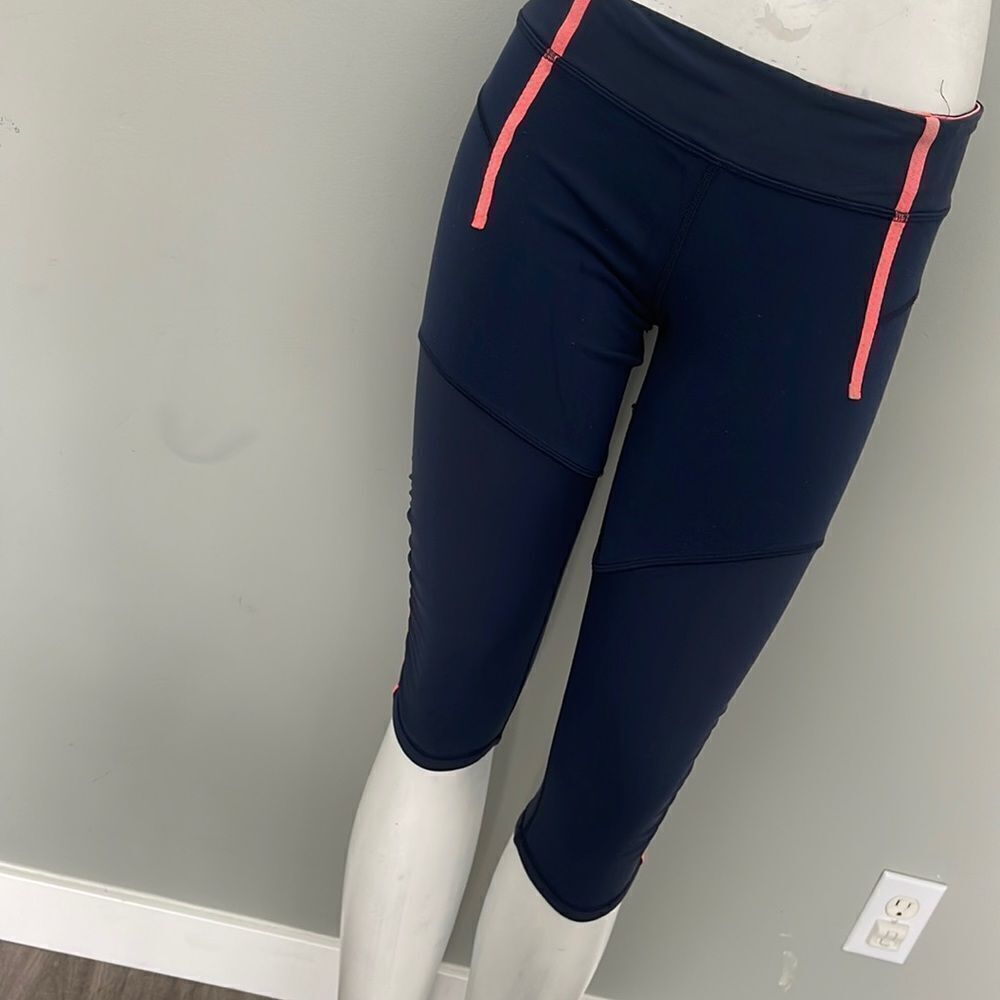 Lululemon size 8 capris
